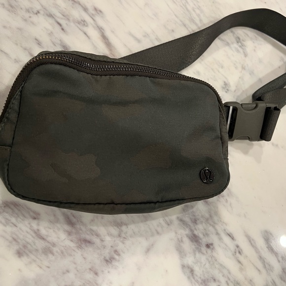 lululemon athletica Handbags - Lululemon belt bag - green camo